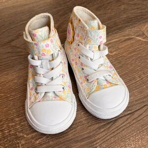 Toddler Girl High Top Converse Sneakers, white floral flower daisy print- size 5